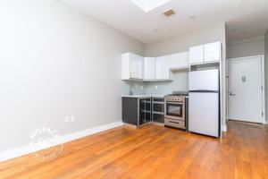 featured image of 1100 Dekalb Ave #2R