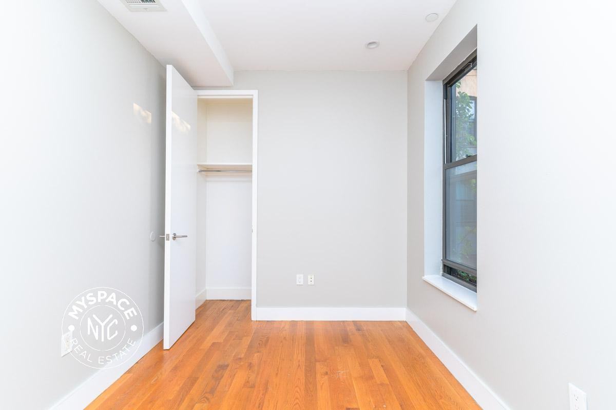 1100 Dekalb Ave #2R - Photo 5 of 9