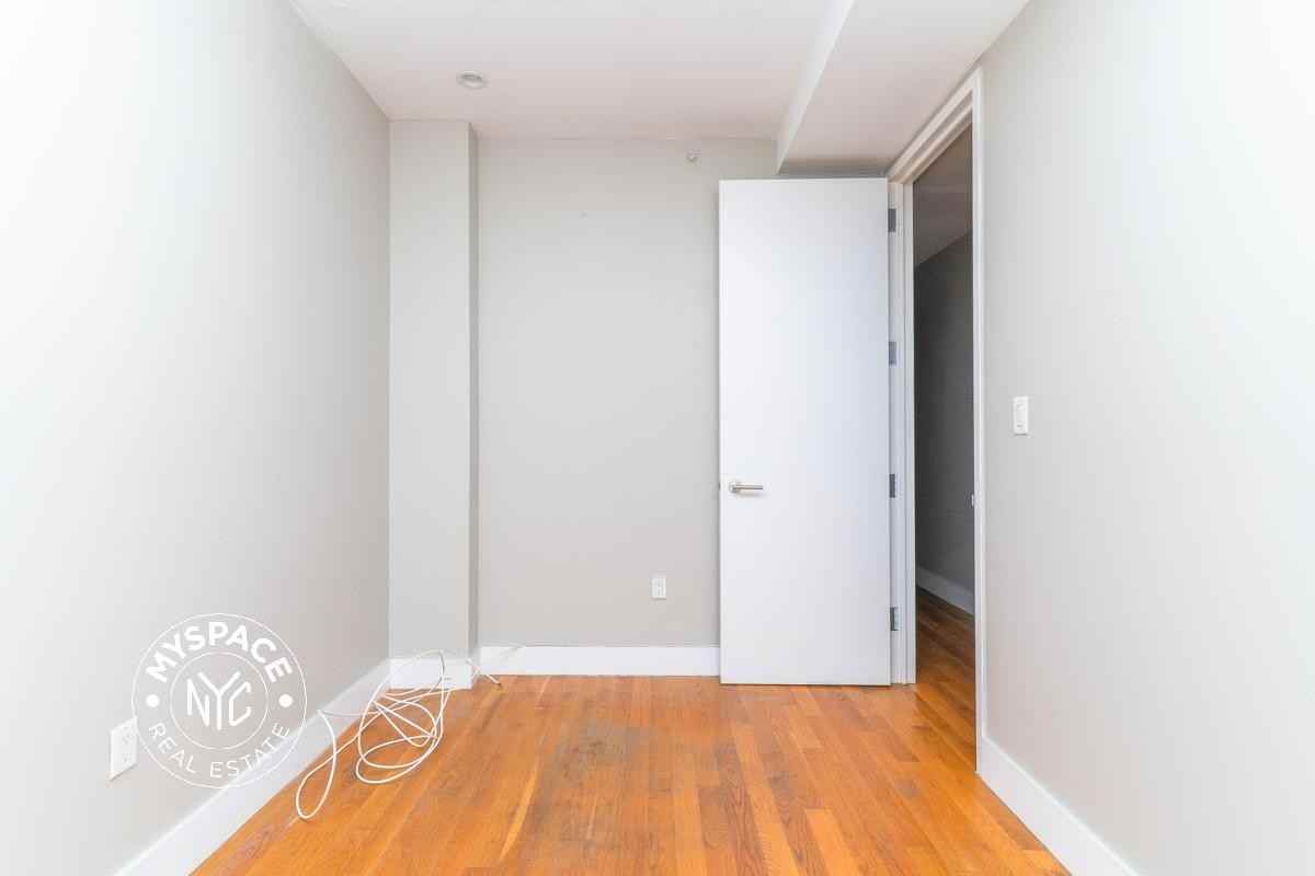 1100 Dekalb Ave #2R - Photo 6 of 9