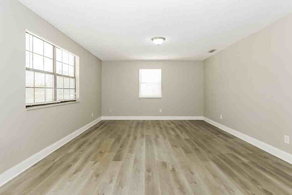 1142 Monroe Blvd - Photo 6 of 16