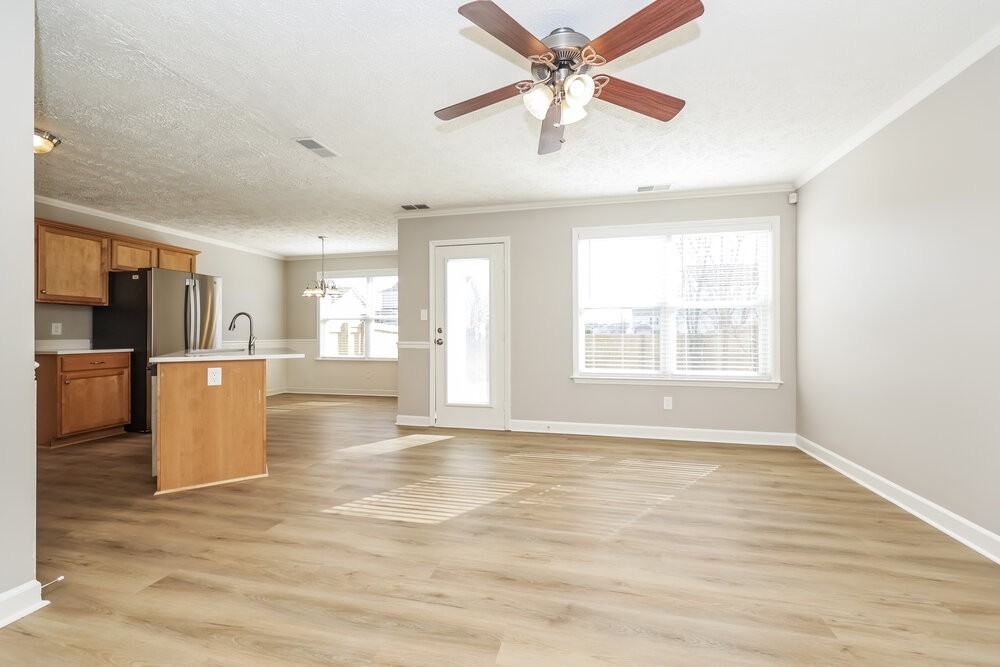 1613 Beaconcrest Cir - Photo 4 of 17