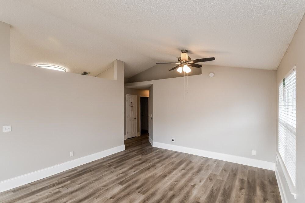 1633 Sugarpine Dr - Photo 3 of 16