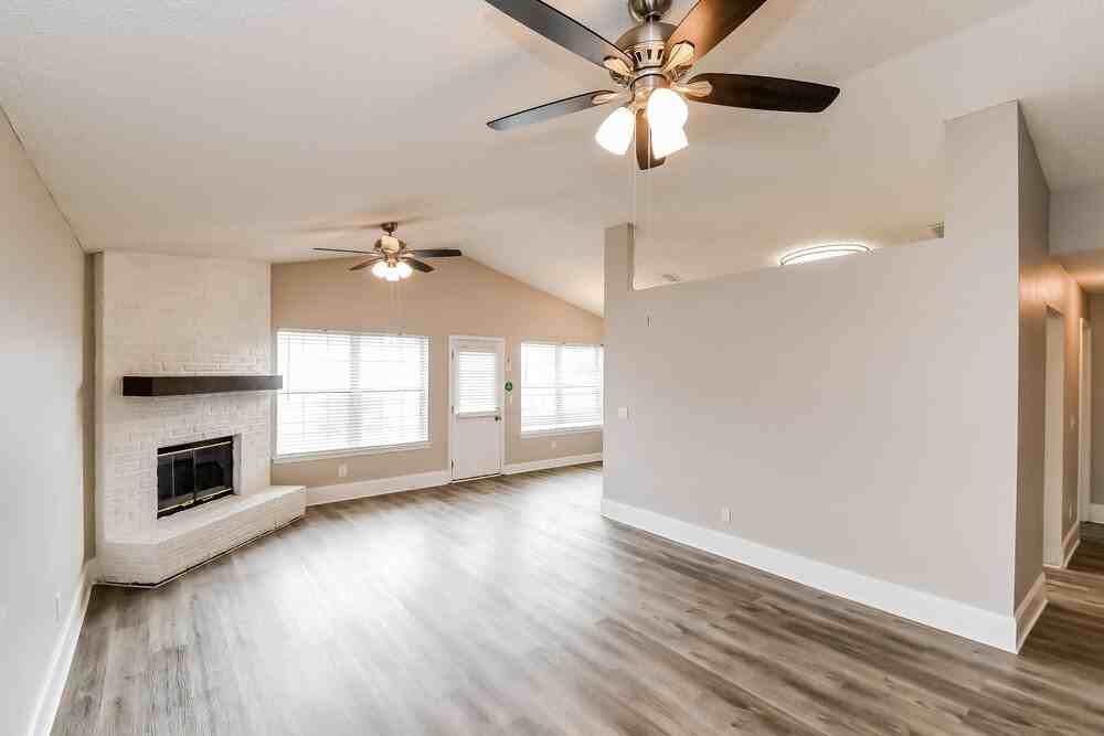 1633 Sugarpine Dr - Photo 4 of 16