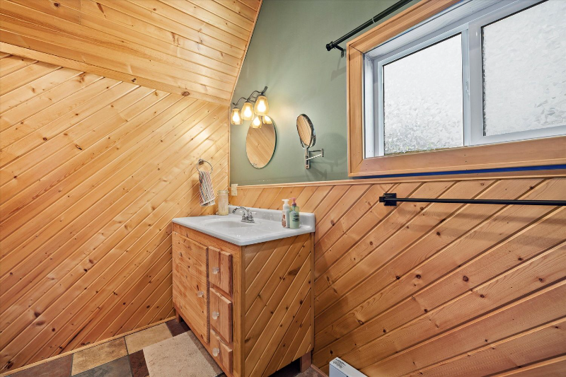 1018 E Clarke St #1018 - Photo 2 of 21