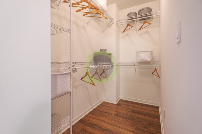 502 N Kingsbury St - Photo 6 of 8