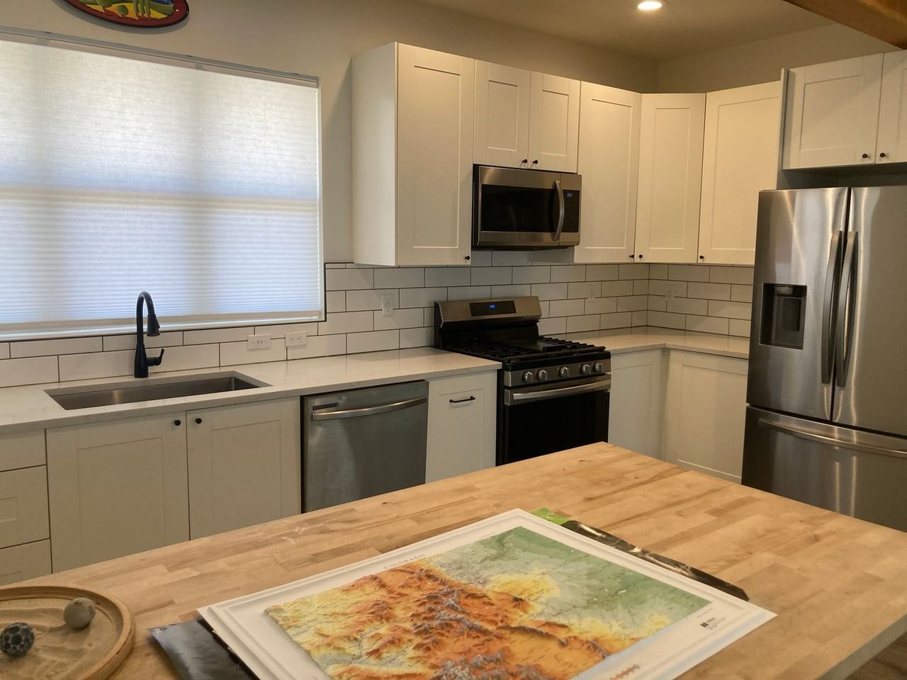 106 Pioneer Ave - Photo 2 of 19