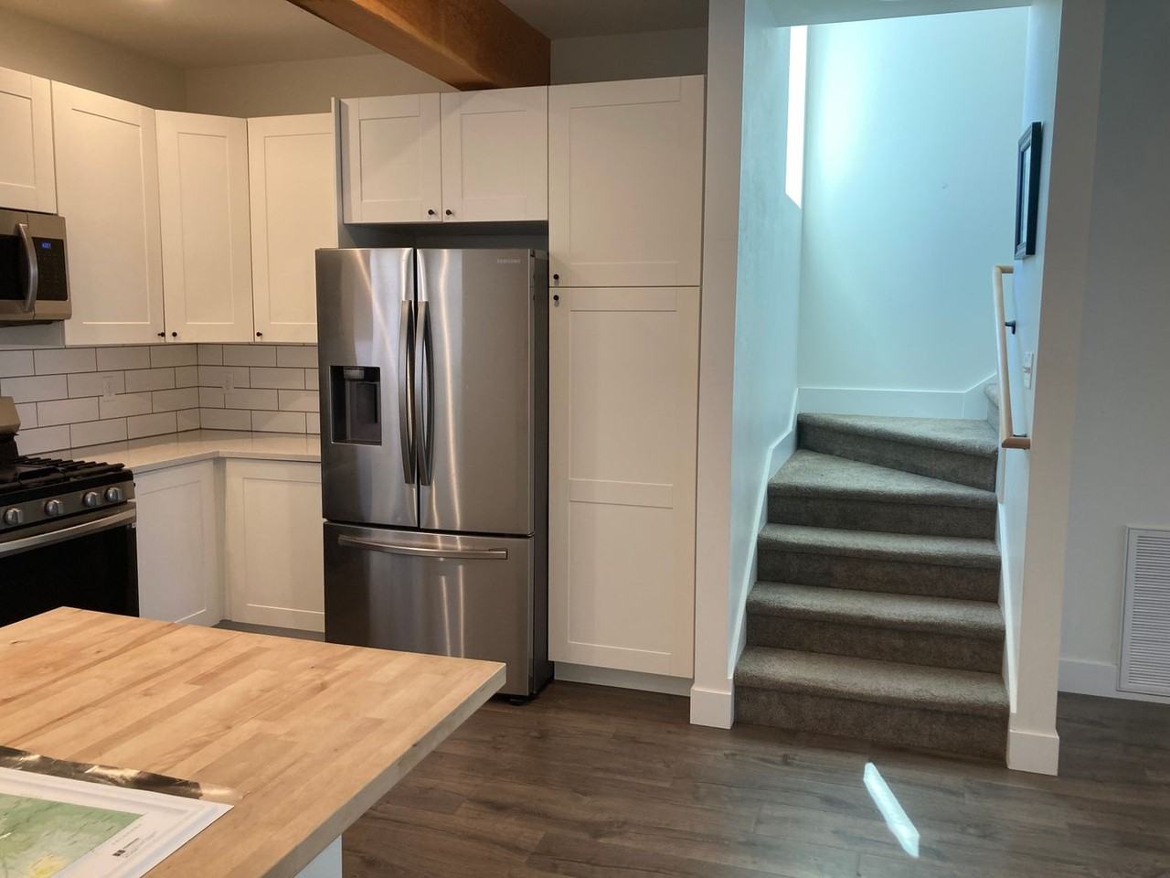 106 Pioneer Ave - Photo 3 of 19