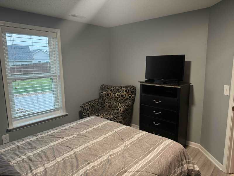 402 Maple Ct - Photo 2 of 9