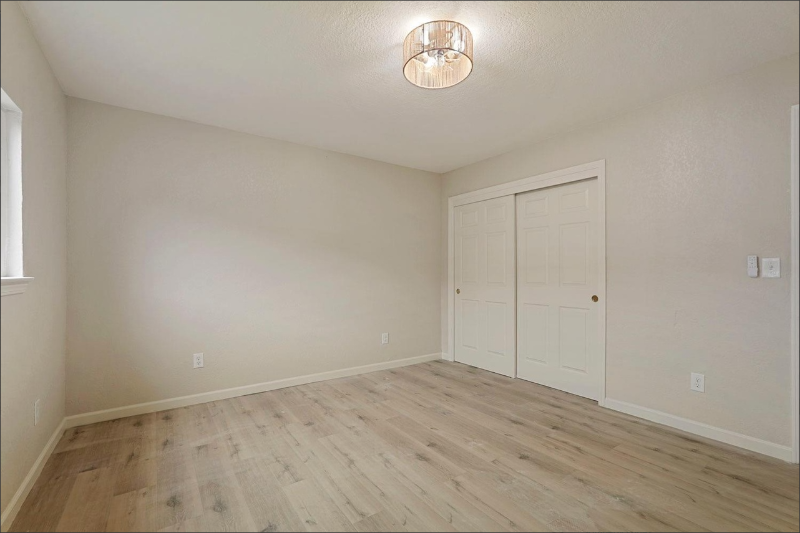 22752 Blackwood Ave - Photo 2 of 10