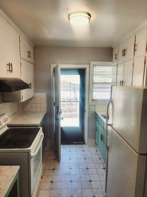 1941 E 3rd St - Photo 4 of 12