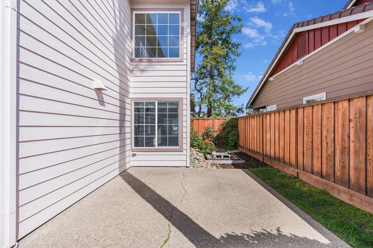 6381 Scenic Ave - Photo 4 of 36