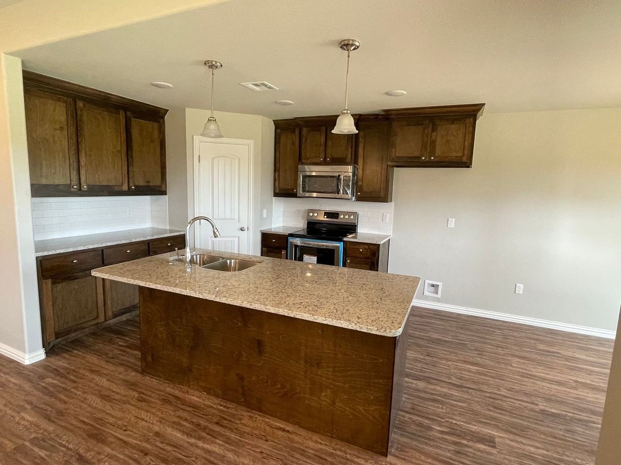 115 Santa Monica Ave - Photo 3 of 11