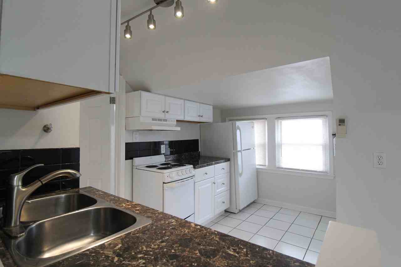 1312 W 39th St #3 - Photo 4 of 10
