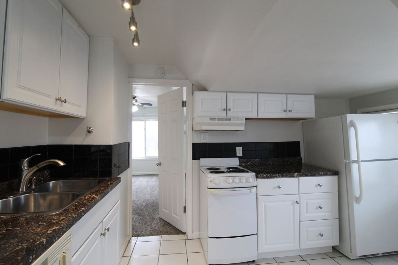 1312 W 39th St #3 - Photo 5 of 10