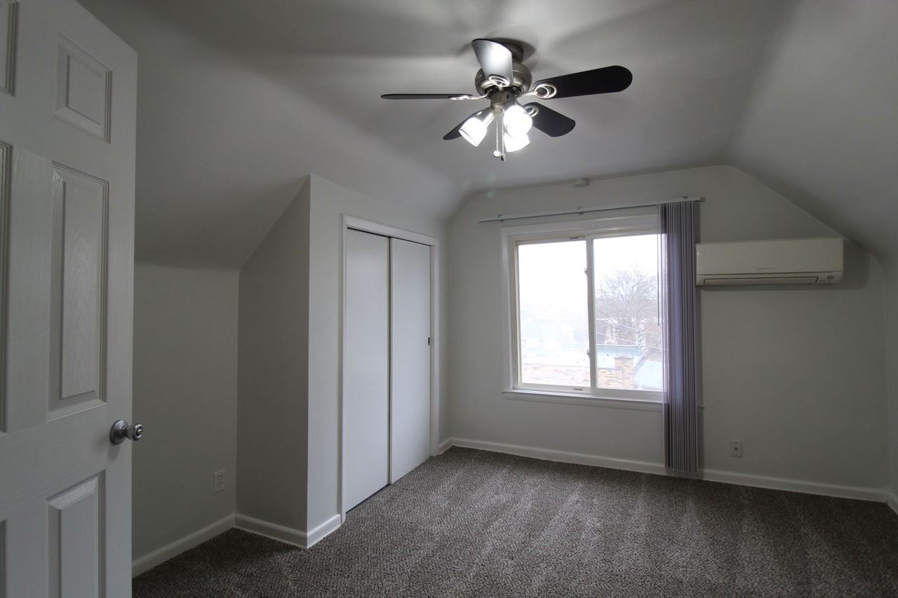 1312 W 39th St #3 - Photo 6 of 10