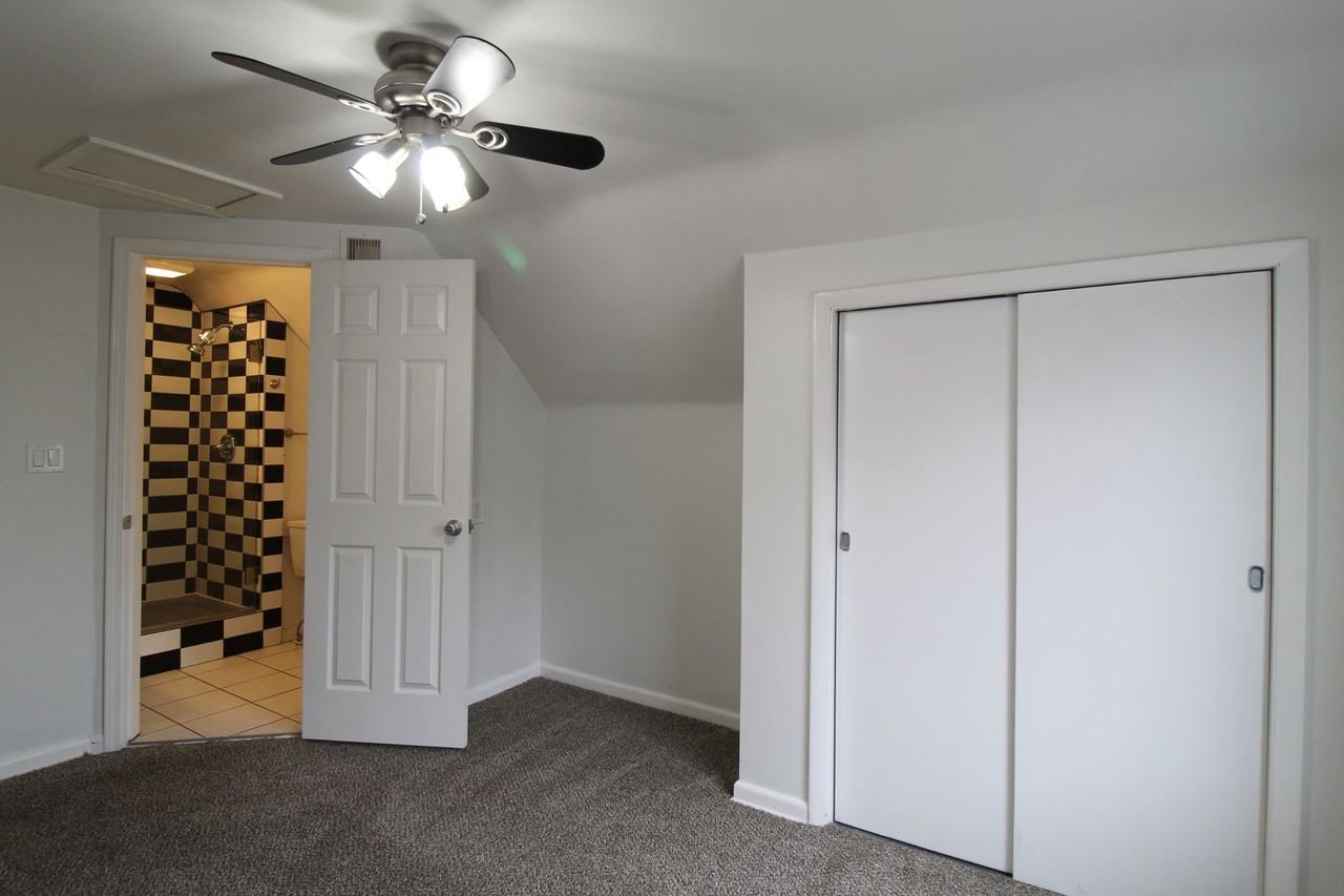 1312 W 39th St #3 - Photo 7 of 10