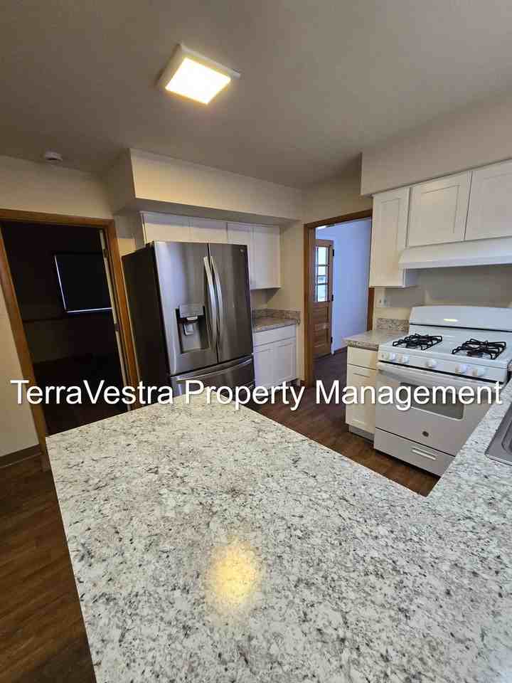 412 Hamilton Rd - Photo 2 of 32