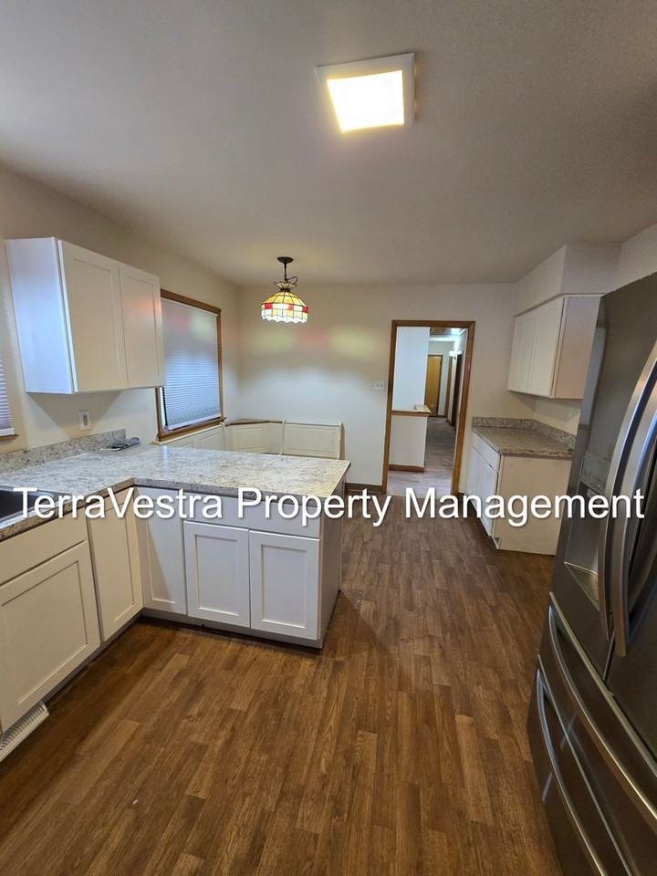 412 Hamilton Rd - Photo 4 of 32