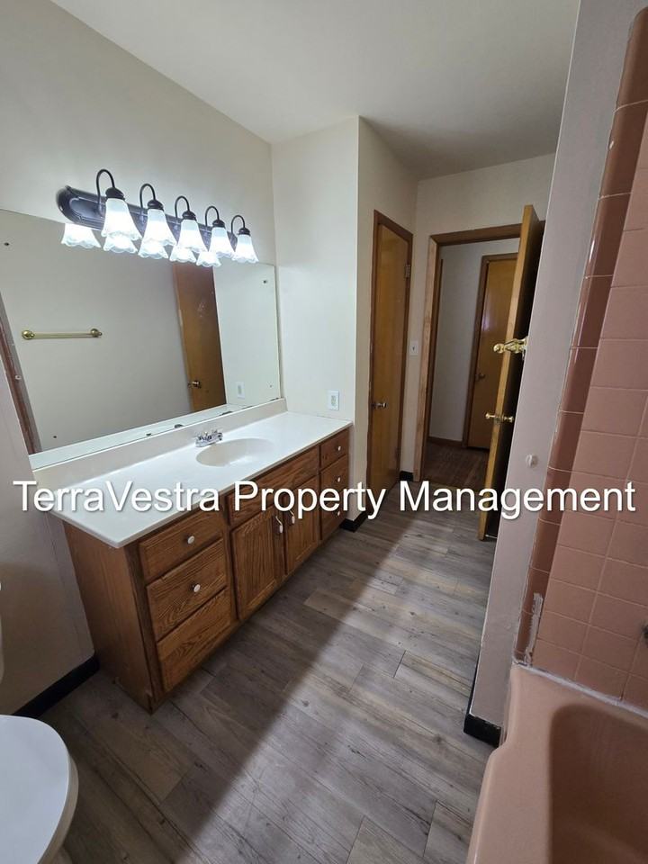 412 Hamilton Rd - Photo 7 of 32