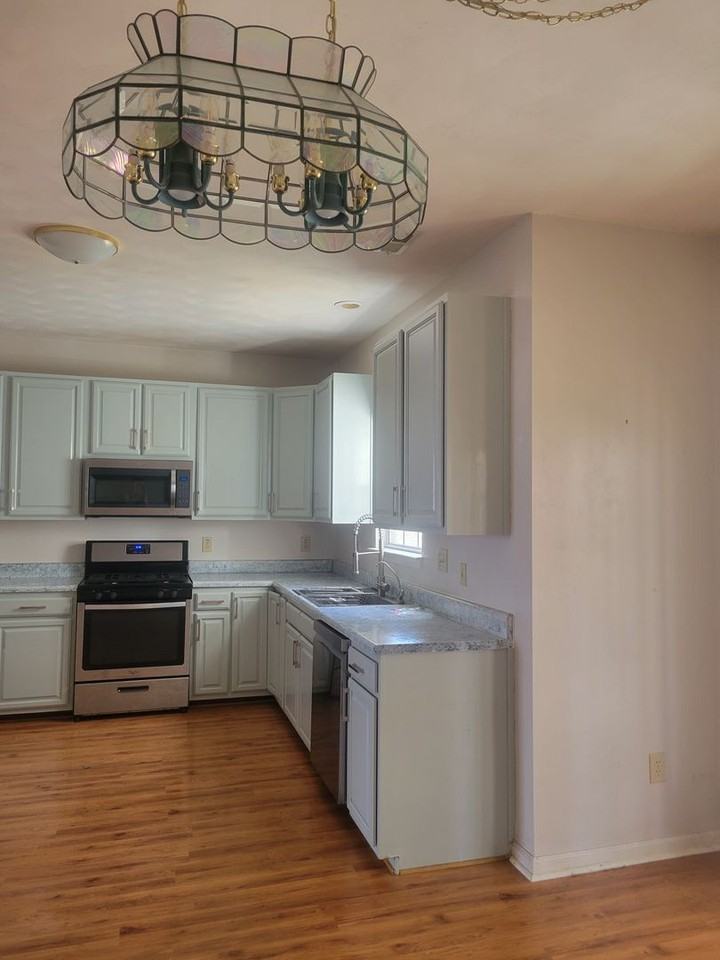 3719 Bridle Path Ln - Photo 3 of 22