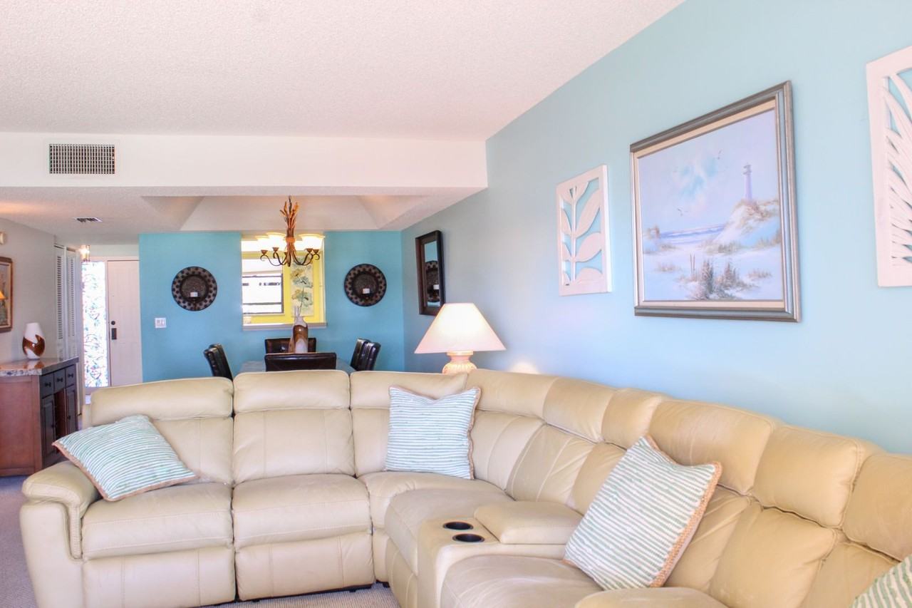 3939 Ocean Dr - Photo 3 of 24