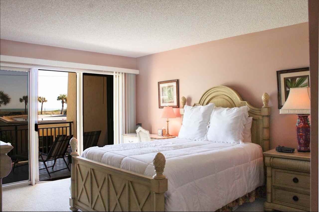 3939 Ocean Dr - Photo 4 of 24