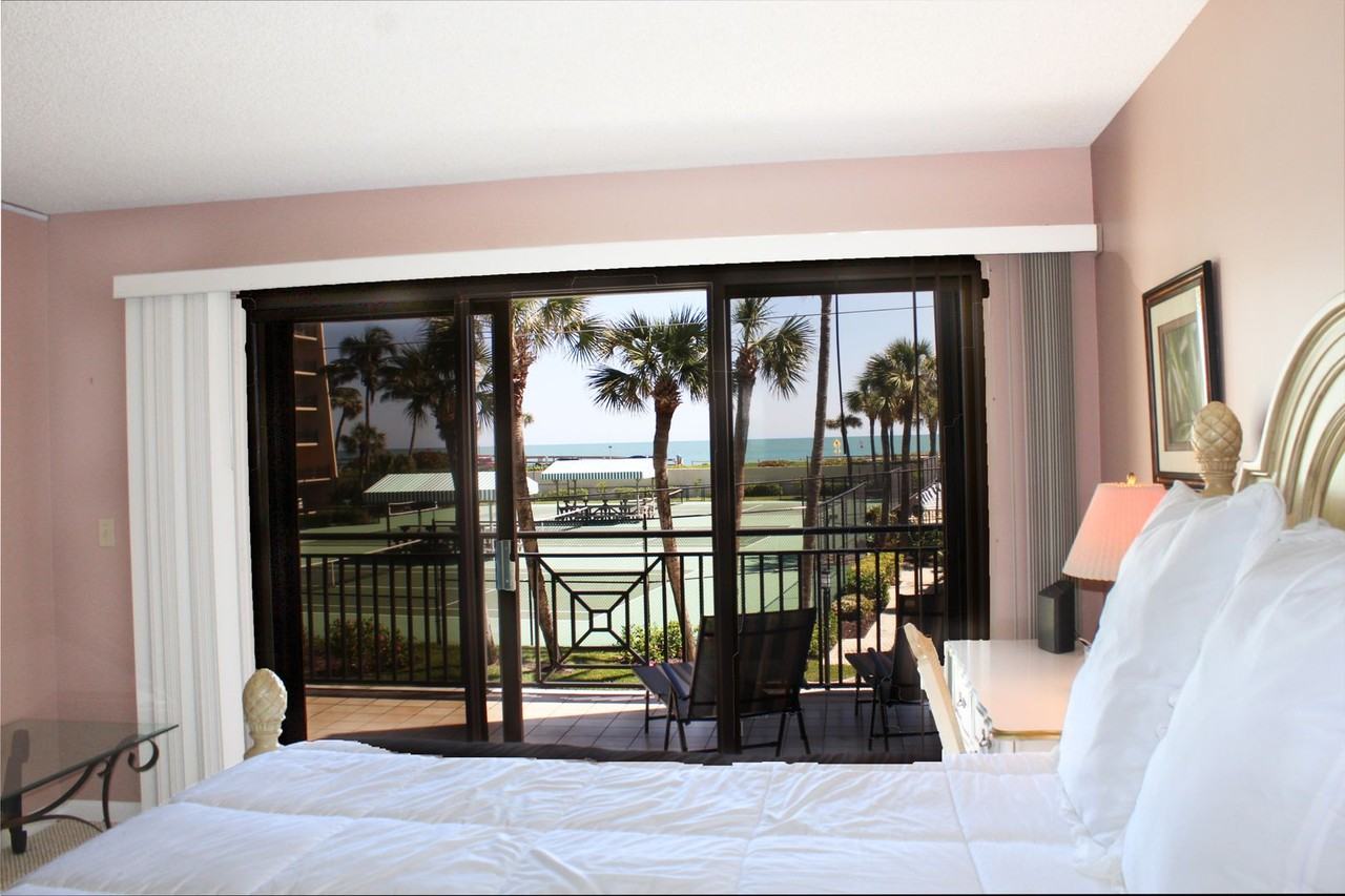 3939 Ocean Dr - Photo 6 of 24