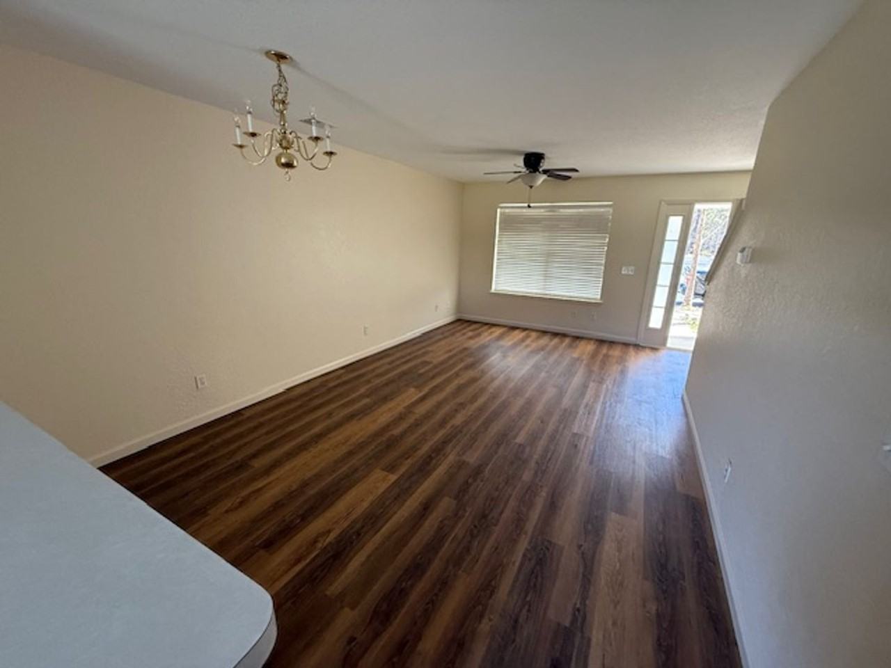 146 University Parkway - Photo 4 of 7