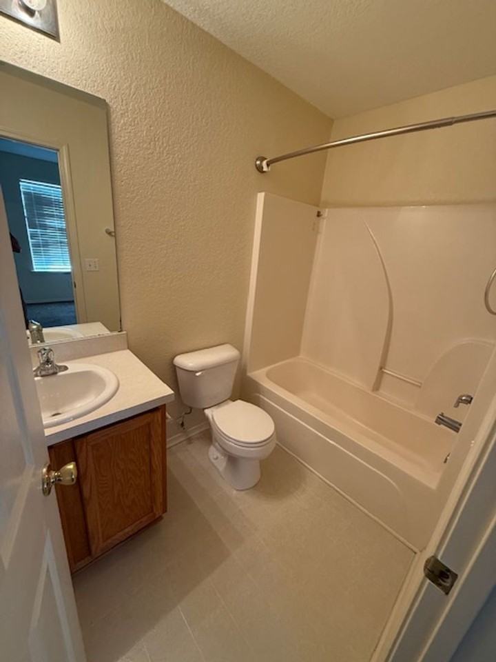 146 University Parkway - Photo 5 of 7