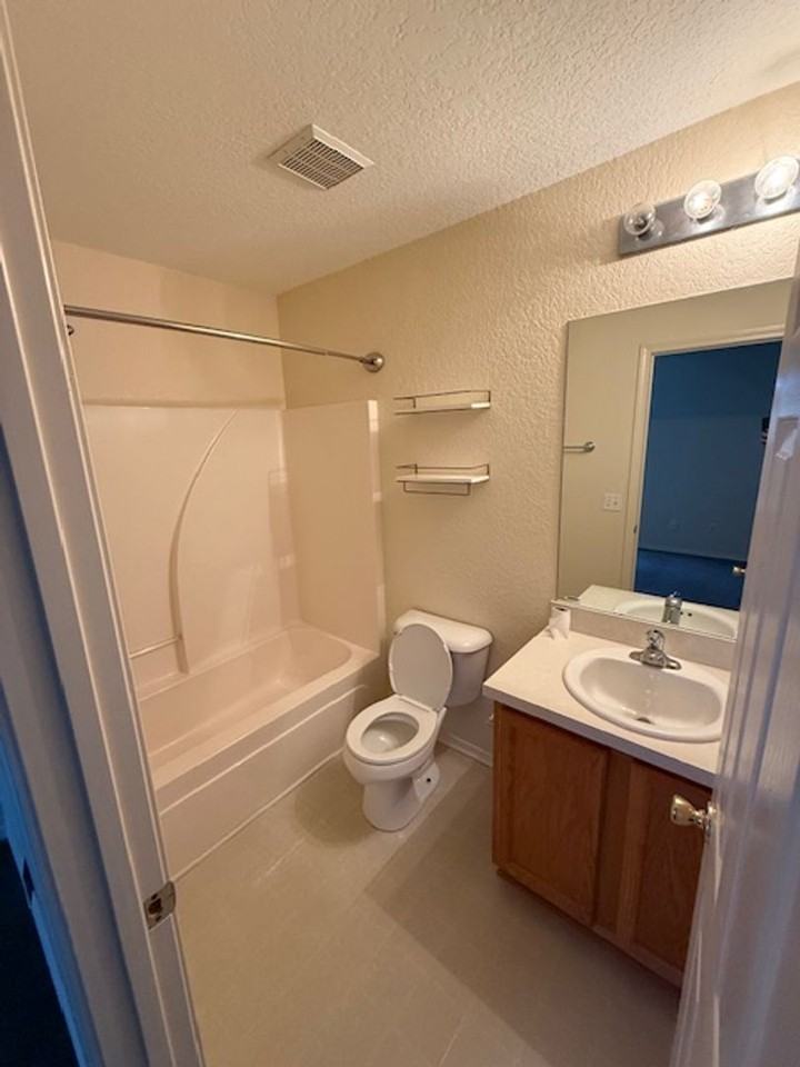 146 University Parkway - Photo 6 of 7