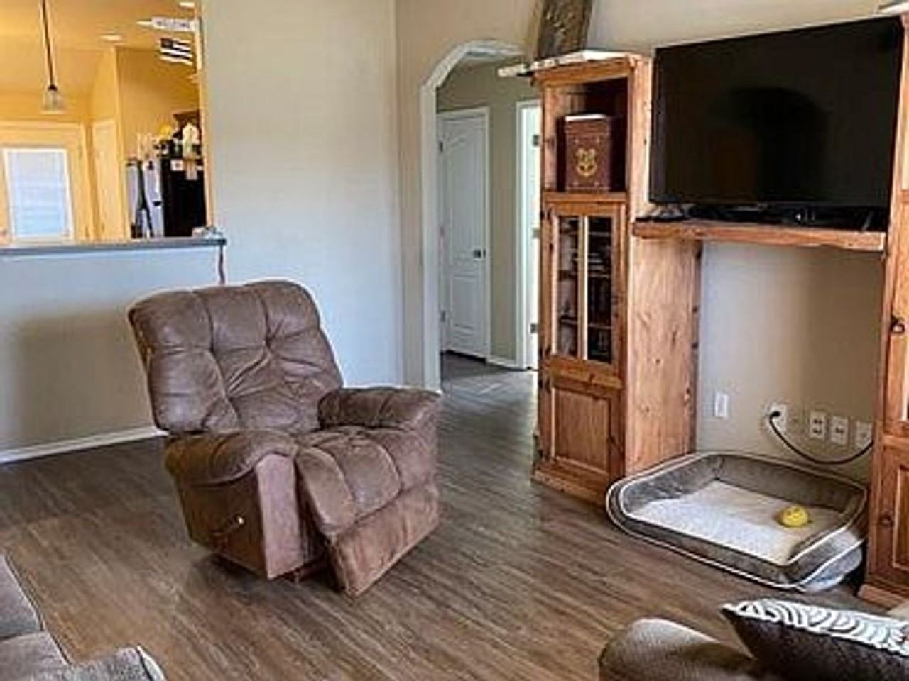 629 E Linden Ln - Photo 2 of 16