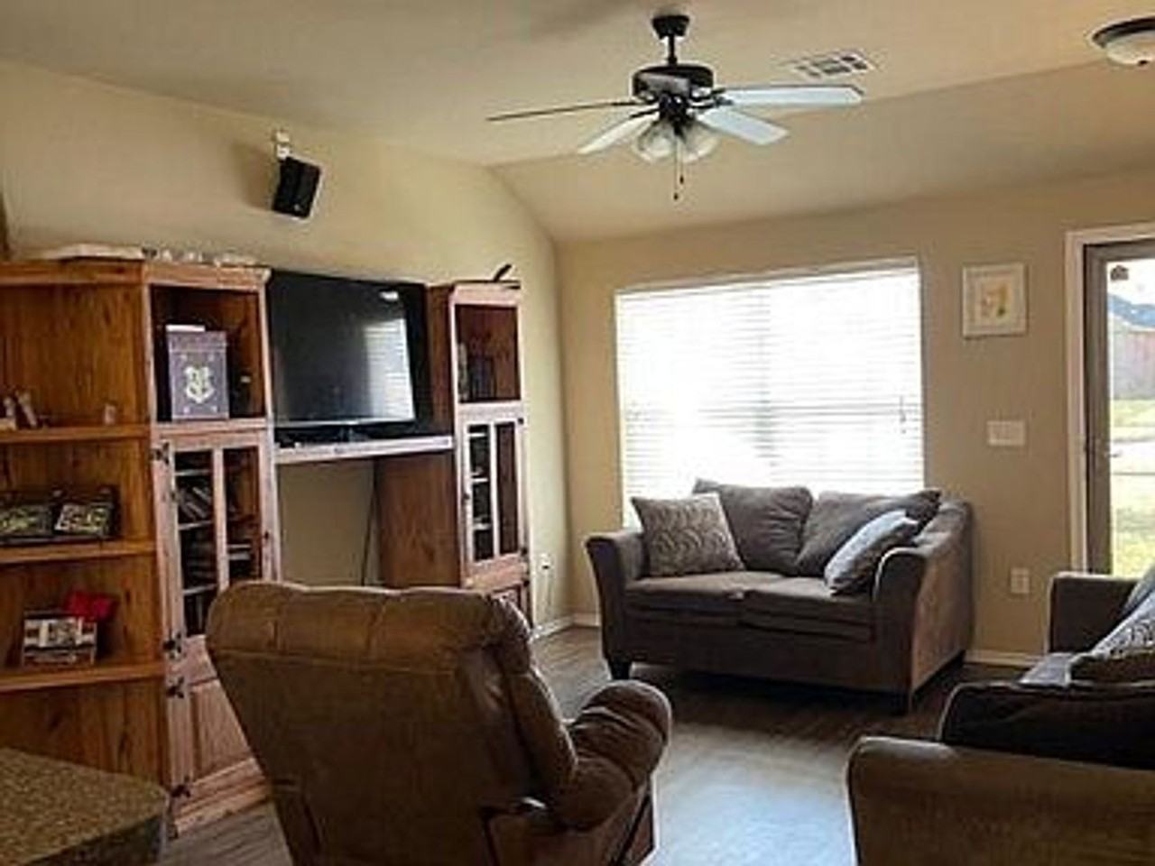 629 E Linden Ln - Photo 6 of 16