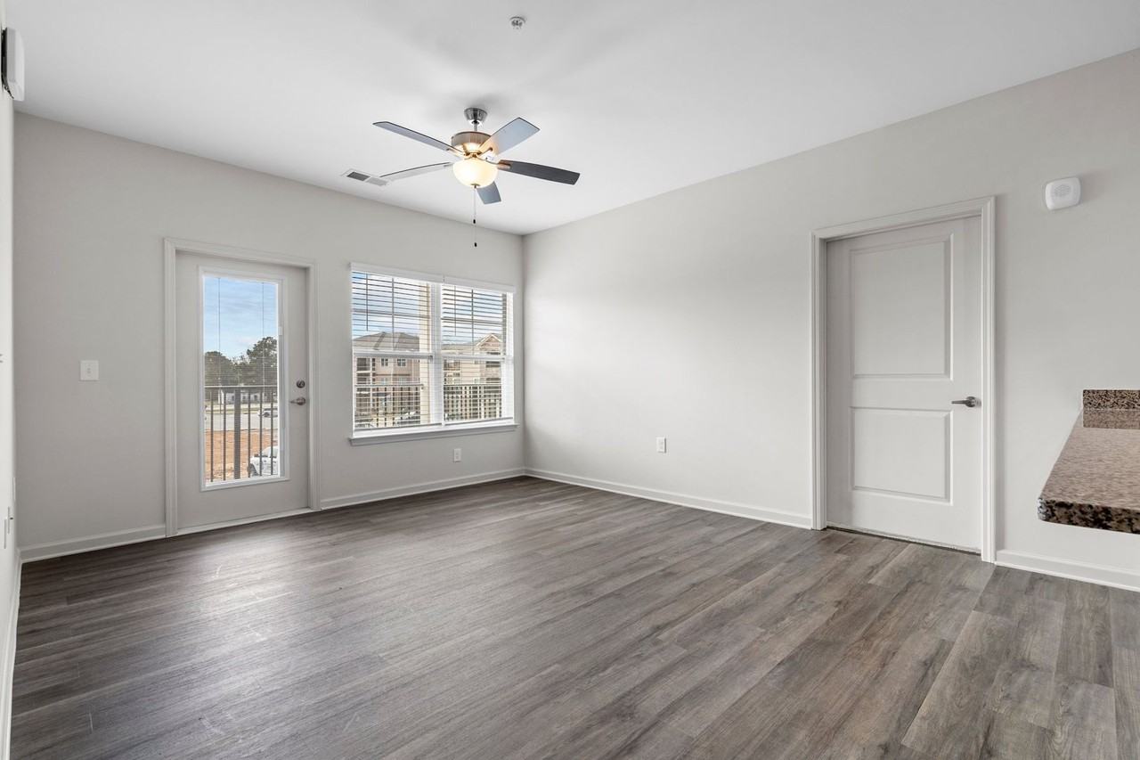 170 Grove Cir #202