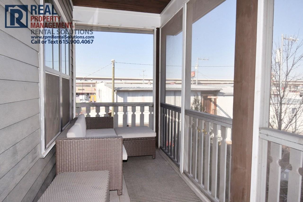 614 Centerpoint Ln - Photo 2 of 26