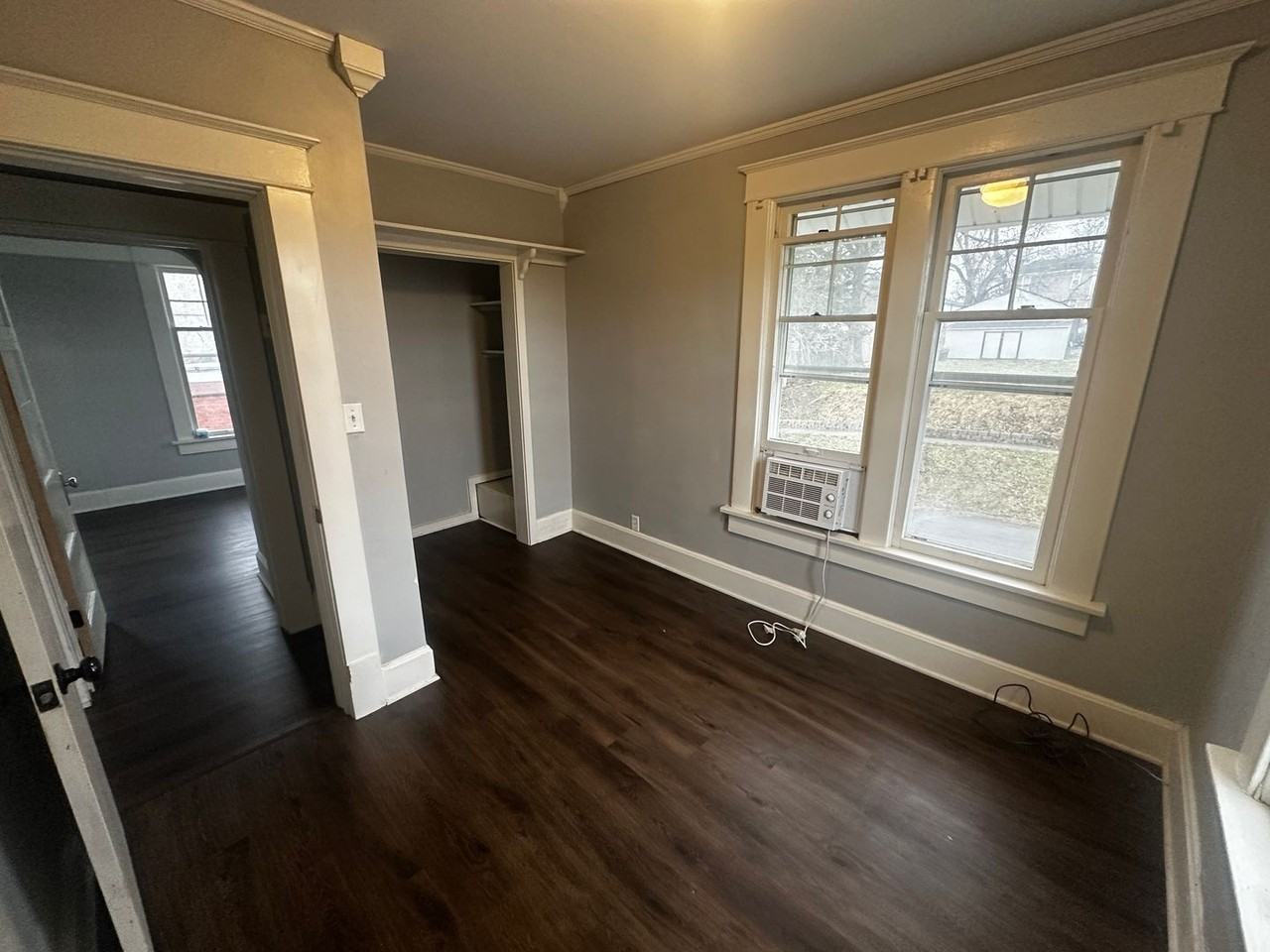 3123 Seneca St - Photo 3 of 7