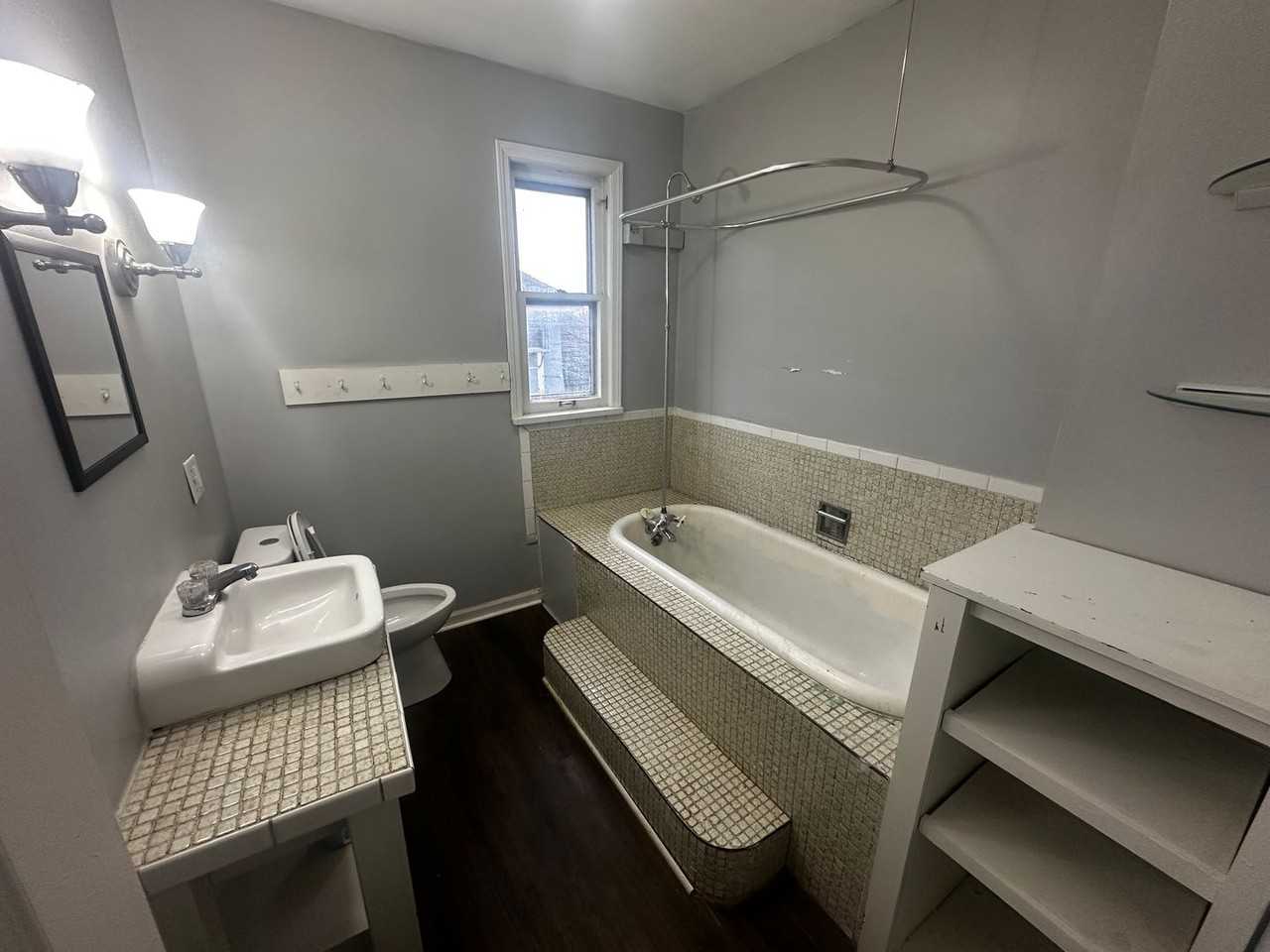 3123 Seneca St - Photo 4 of 7