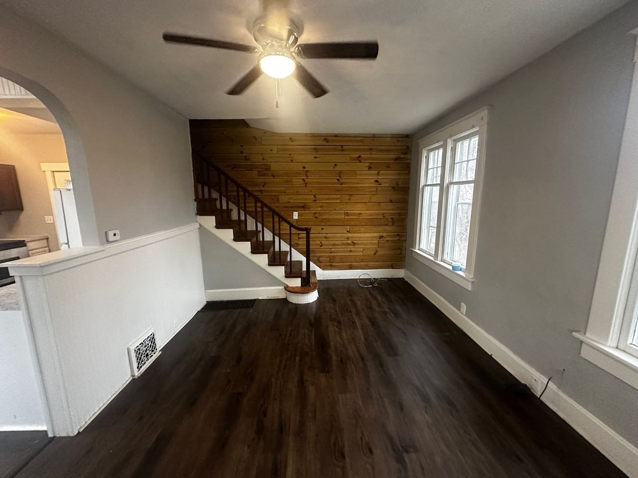 3123 Seneca St - Photo 5 of 7