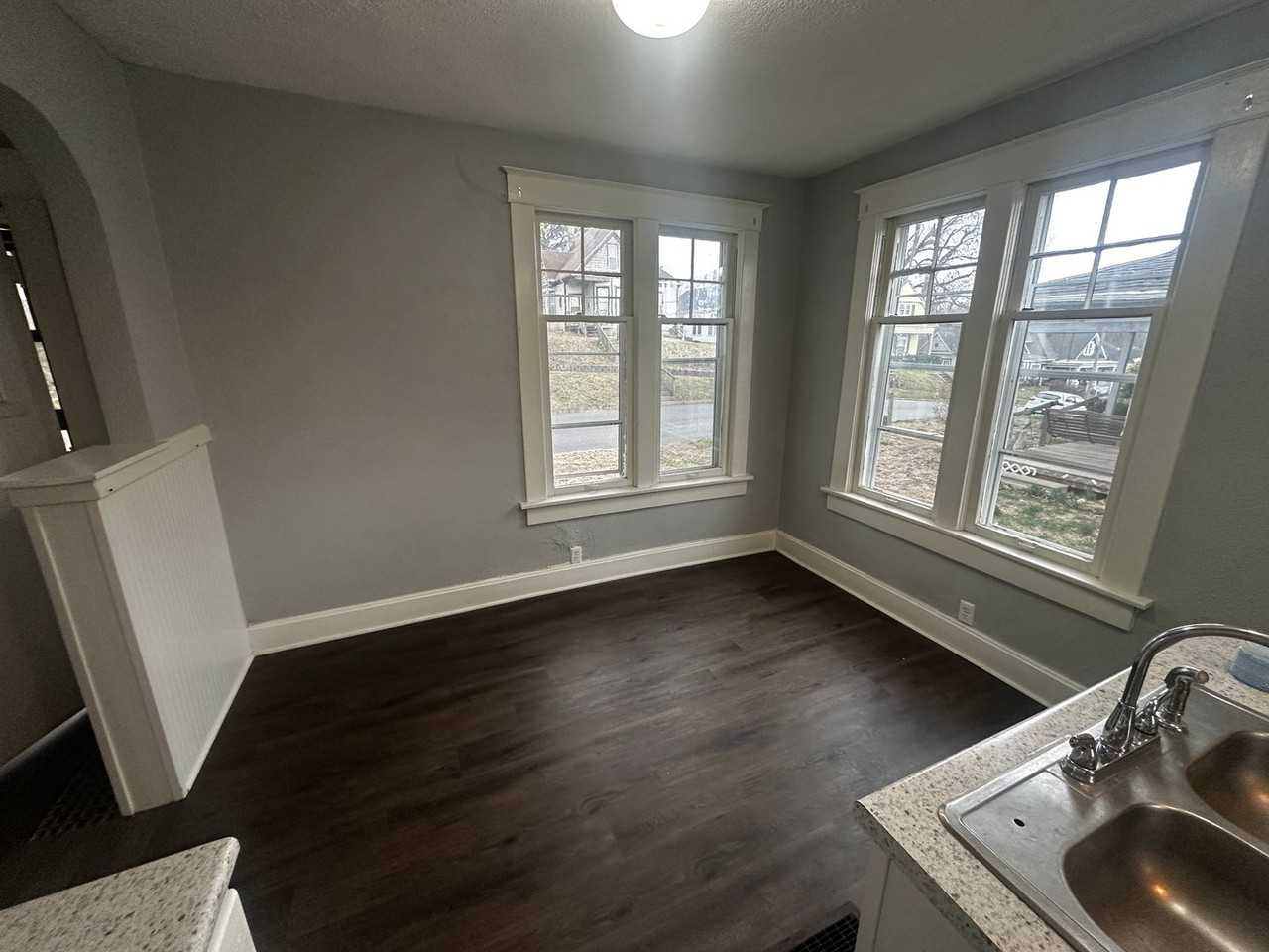 3123 Seneca St - Photo 6 of 7