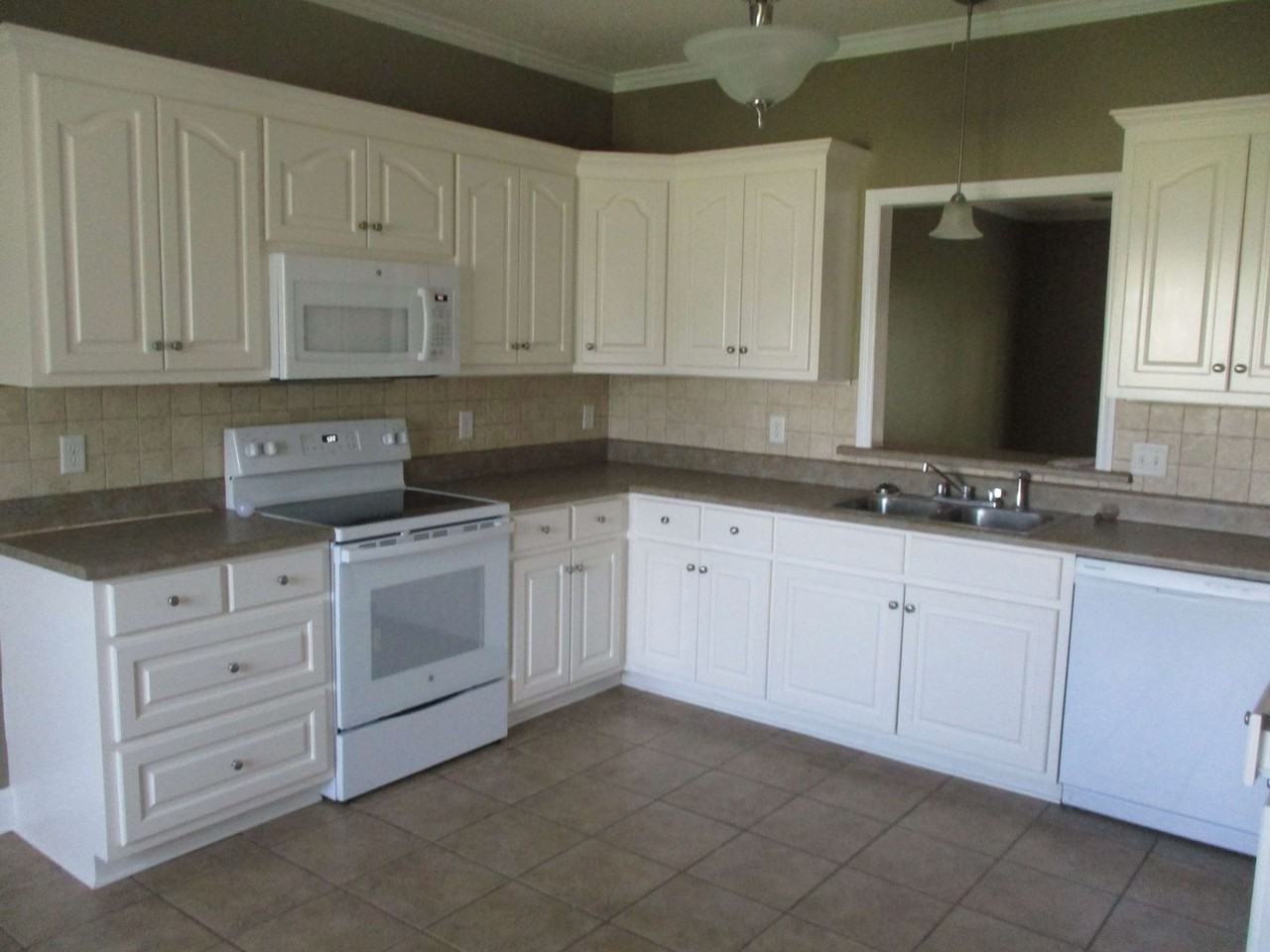 139 Tabatha St - Photo 7 of 10