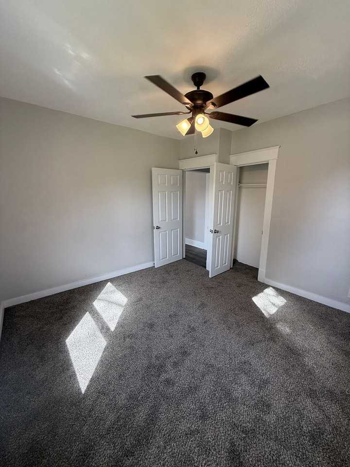 1017 W Locust St - Photo 5 of 15