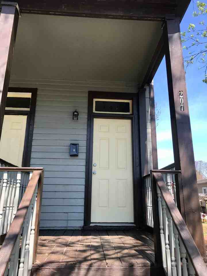 207 C St - Photo 2 of 11