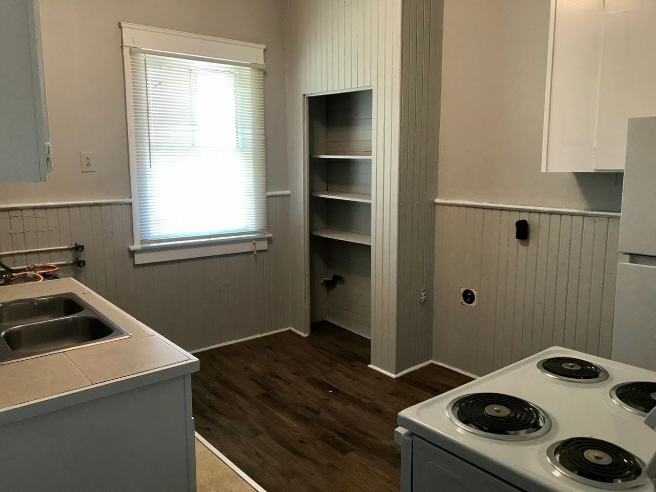 207 C St - Photo 3 of 11