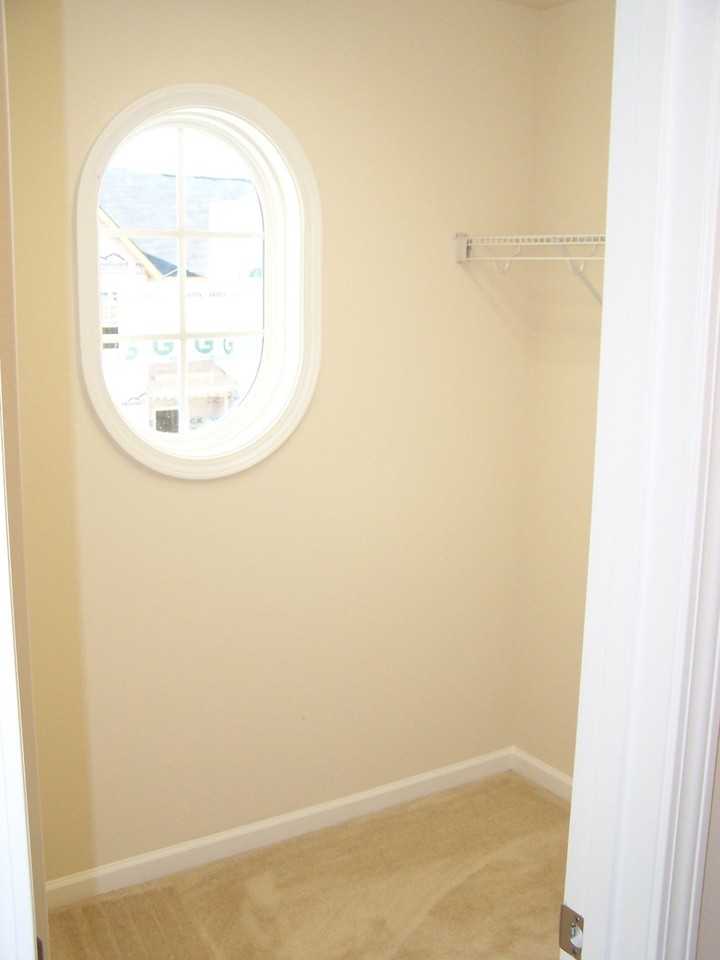 2377 Hartfield Cir - Photo 2 of 8