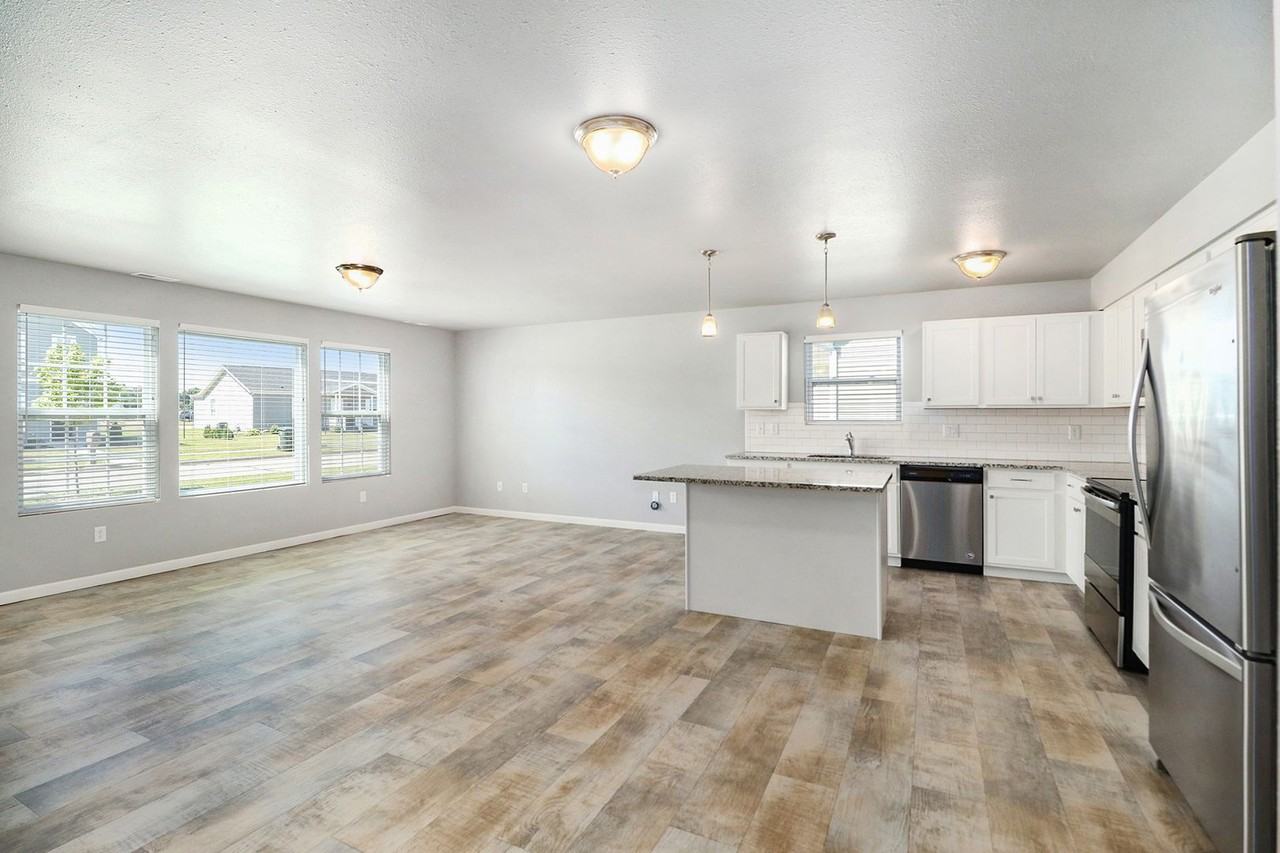 1150 Dora Ln - Photo 2 of 16