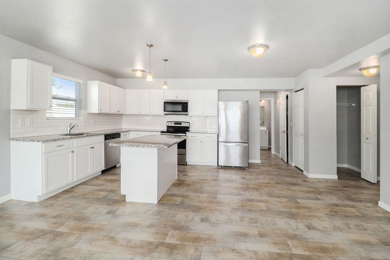 1150 Dora Ln - Photo 3 of 16