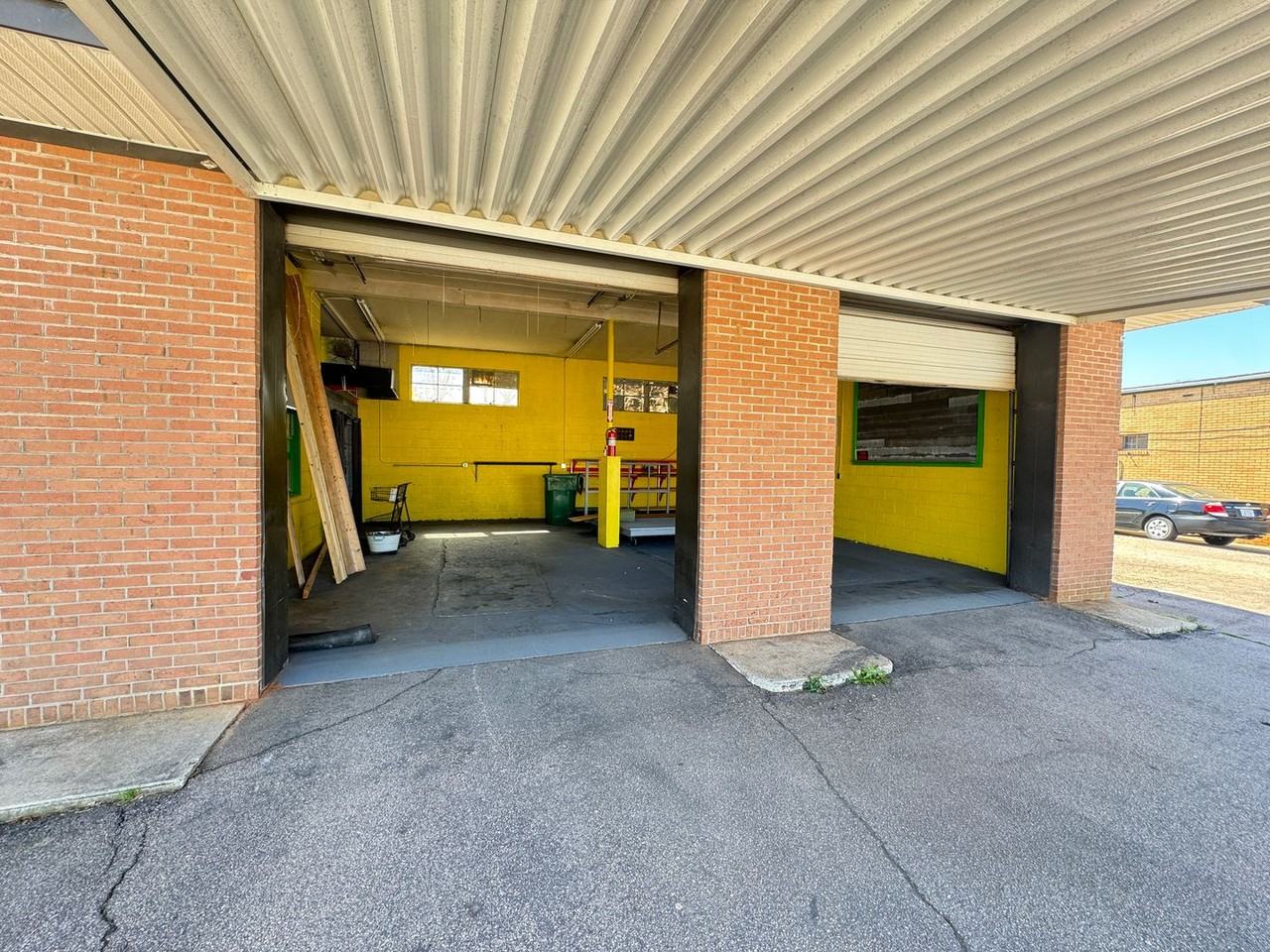 144 S Salisbury Gq Ave - Photo 4 of 12