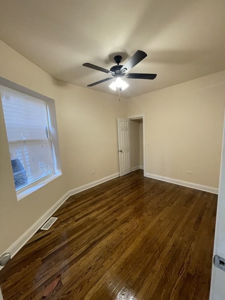 416 S Homan Ave #1 - Photo 3 of 7