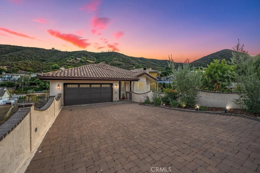 1124 Kathleen Dr - Photo 5 of 50