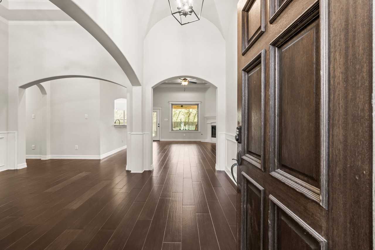 1014 Mesquite Dr - Photo 4 of 35