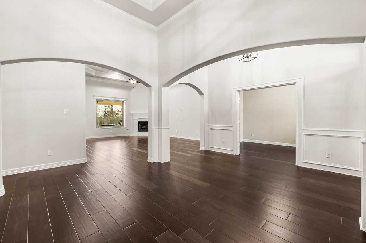 1014 Mesquite Dr - Photo 6 of 35